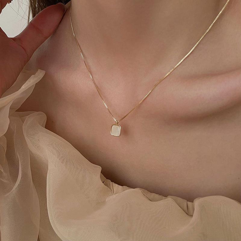 Product Introduction of Vòng Cổ Vỏ Sò Vuông, Thiết Kế Độc Đáo Giá Cả Phải Chăng Dành Cho Phụ Nữ, Phong Cách Mùa Hè, Dễ Phối Đồ, Dây Chuyền Xương Đòn Đơn Giản, Phong Cách Ins Ngầu Phụ Kiện Trang Sức Móc Khoá Jewelry Women 3