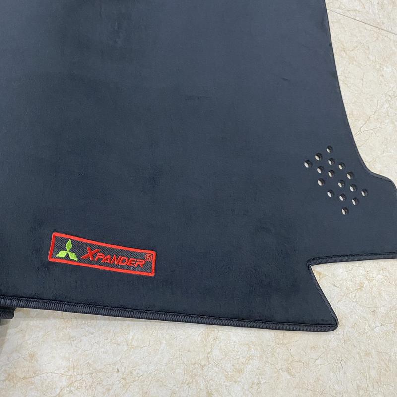 Thảm taplo nhung lông cừu Xpander 2018 đến 2024 màu đen, đế chống trượt, vừa khít form xe, hàng cao cấp loại 1