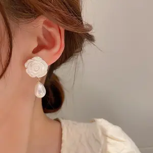 Anting Tusuk Aksen Mawar Bandul Mutiara Kekinian Senada Victory  Aksesoris Fashion Wanita TSA07