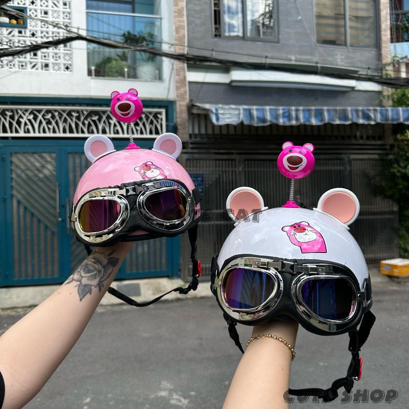 Nón Bảo Hiểm Gấu Dâu Kèm Tai Và bông Hoa Gấu Dâu Losto Dễ Thương CUTE SHOP