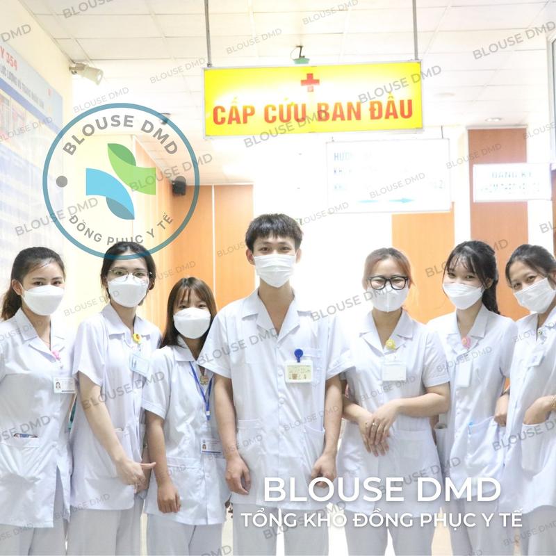 Bộ quần áo blouse trắng Cộc tay Nữ, Dáng ngắn ngang đùi cho Điều Dưỡng, Y tá, Dược Sĩ Cotton