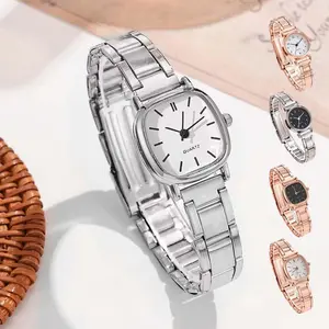 Jam Tangan Wanita Quartz Dengan Dial Kecil Gelang Baja Yang Stylish Desain Minimalis Dan Modis Serbaguna Dan Mudah Dipadukan