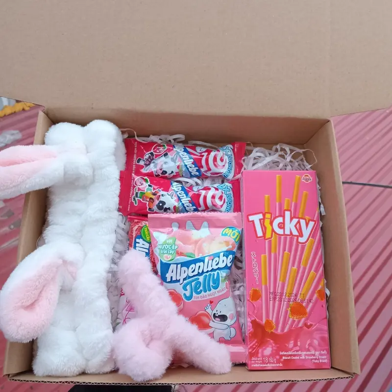 Hộp quà Scunhies dây buộc tóc và bánh kẹo quà tặng người yêu giáng sinh , quà tặng các dịp lễ 8/3 , sinh nhật , valentine 5
