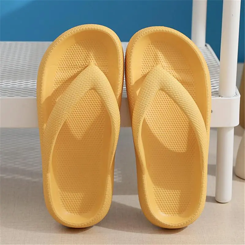 Slippers, for men and women, summer new fashion, outdoor and bathroom, couple Korean style, soft soles, platform beach slippers, slippers Flipflop Footwear Walking Shoes Slide Shoes Boy Comfort Weight Dance