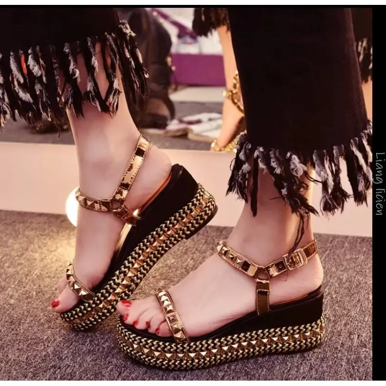 UT627 DM-SHOPP Sendal Wedges Wanita Fashion Variasi Piramid AY 09 PROMO SPECIAL
