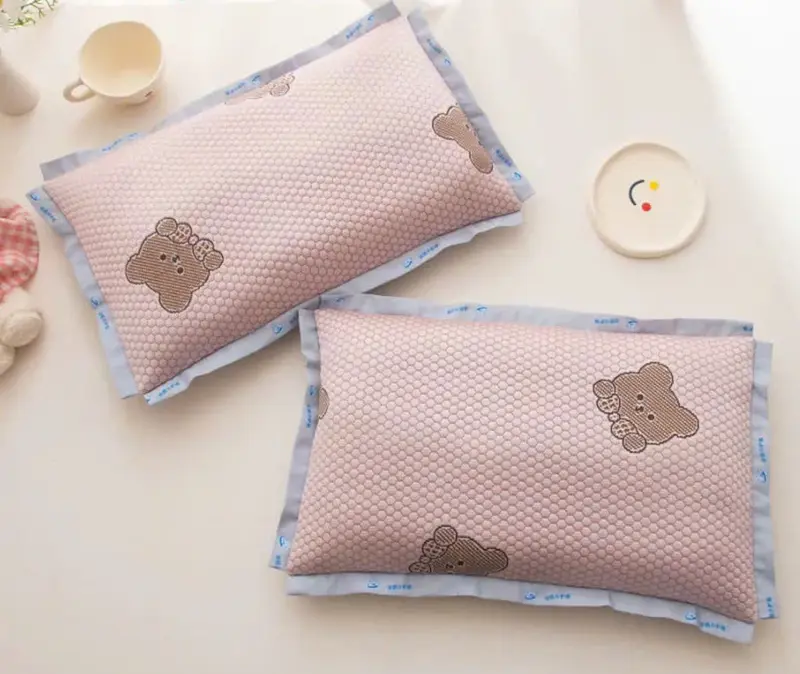 ( HOT MÙA HÈ ) Gối Cá Heo và Gấu băng lạnh Dành Cho Bé. Chất liệu vải tencel Thấm Hút Mồ Hôi Tốt. Kt 38x55cm. Nhộng Chũn 4