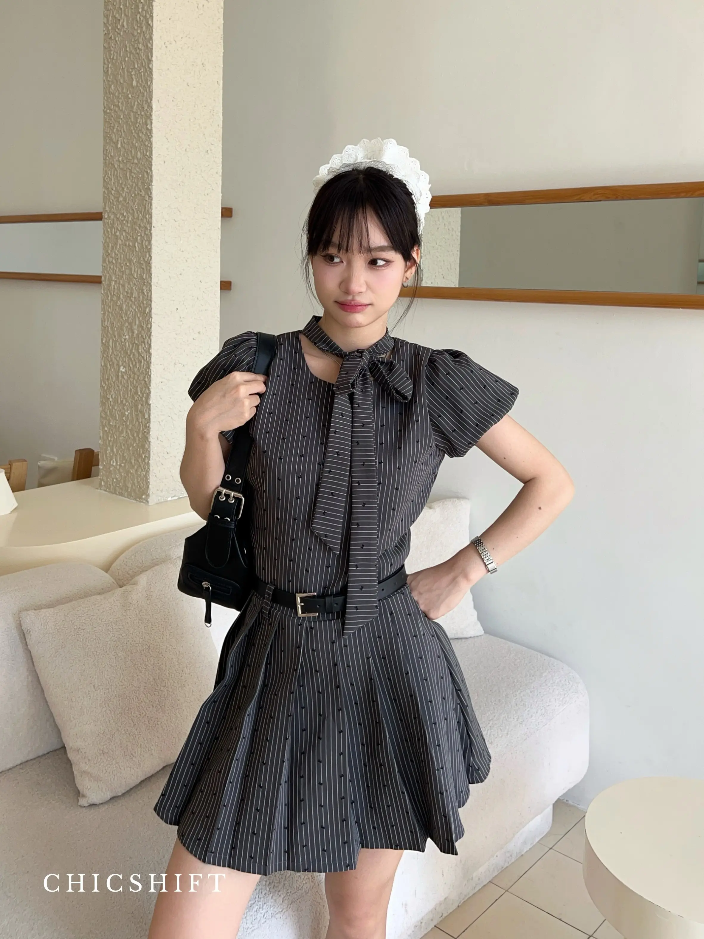 Váy xếp ly tay bồng cổ áo cách điệu sang trọng kèm đai lưng