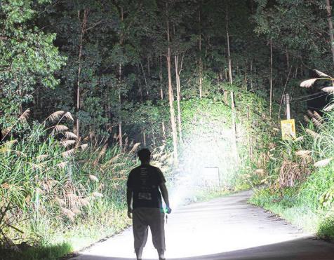 Đèn xenon đèn pin LED ánh sáng mạnh siêu sáng công suất cao tầm xa có thể sạc lại mini bỏ túi nhỏ cầm tay ánh sáng ngoài trời.Gia dụng Chương. 3