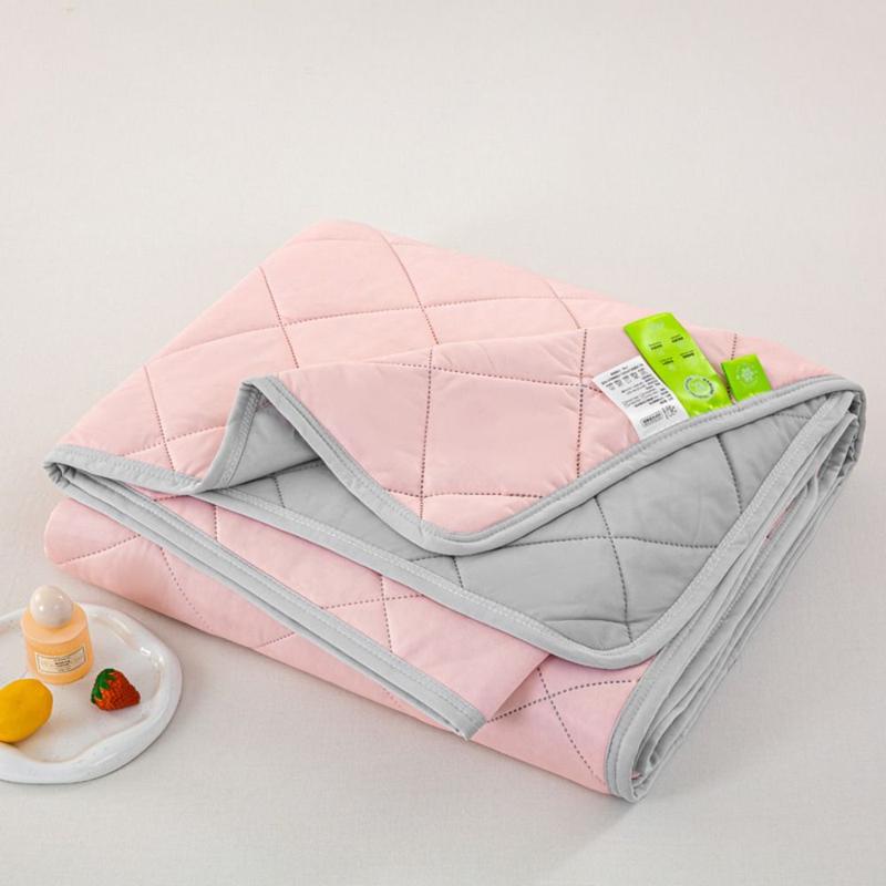 Product Introduction of High Quality Double Sided Cooling Blanket Skin-Friendly Cold Effect Conditioning Quilt Lightweight Breathable Cooler Quilt Spring Summer 13