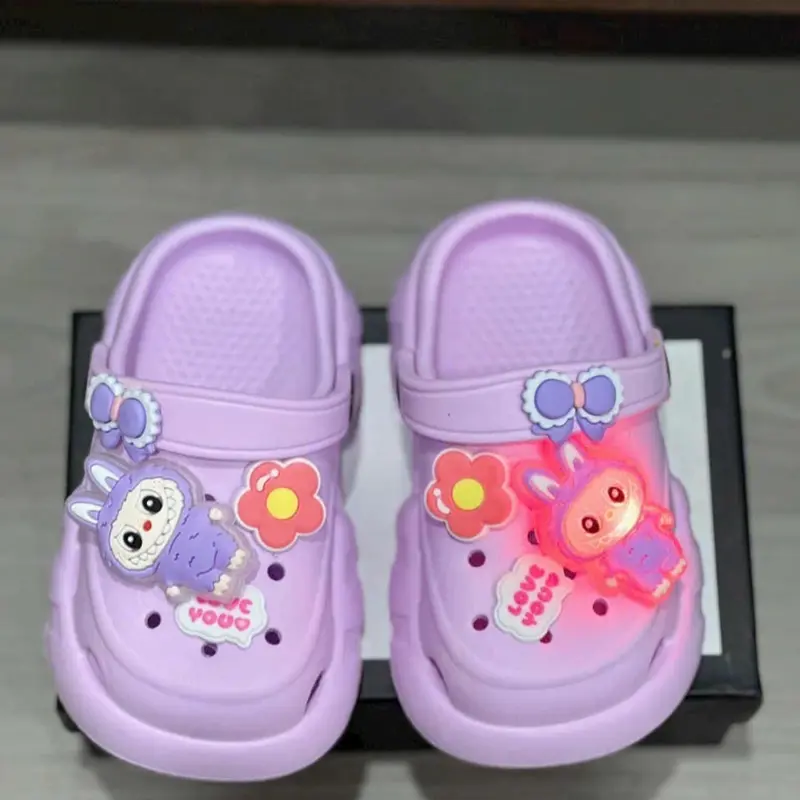 Sục Labubu có đèn led siêu nhẹ 3