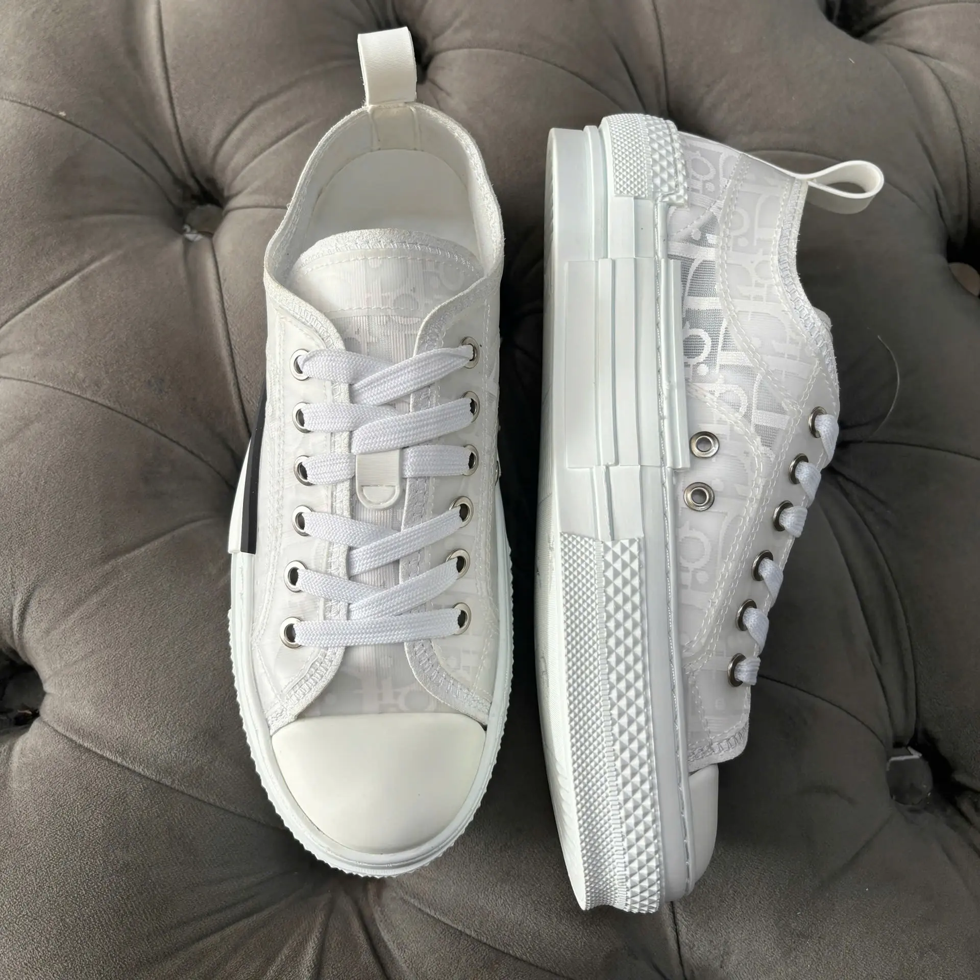 Giày Sneaker Nam Nữ Đơn Giản Di Văn O Màu Trắng Dế Cao Su 23 Bản Dẹp 2024 - Shoes Đế Bằng Jean