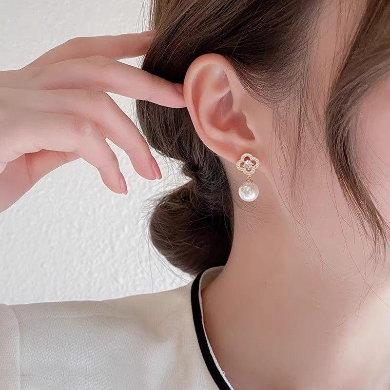 Bông Tai Đinh tán Ngọc Trai Giả Cỏ Bốn Lá Dành Cho Phụ Nữ Cao Cấp Chống Dị Ứng Không Phai Màu Thích Hợp Làm Quà Tặng Sinh Nhật Cho Bạn Gái Mẹ Và Vợ