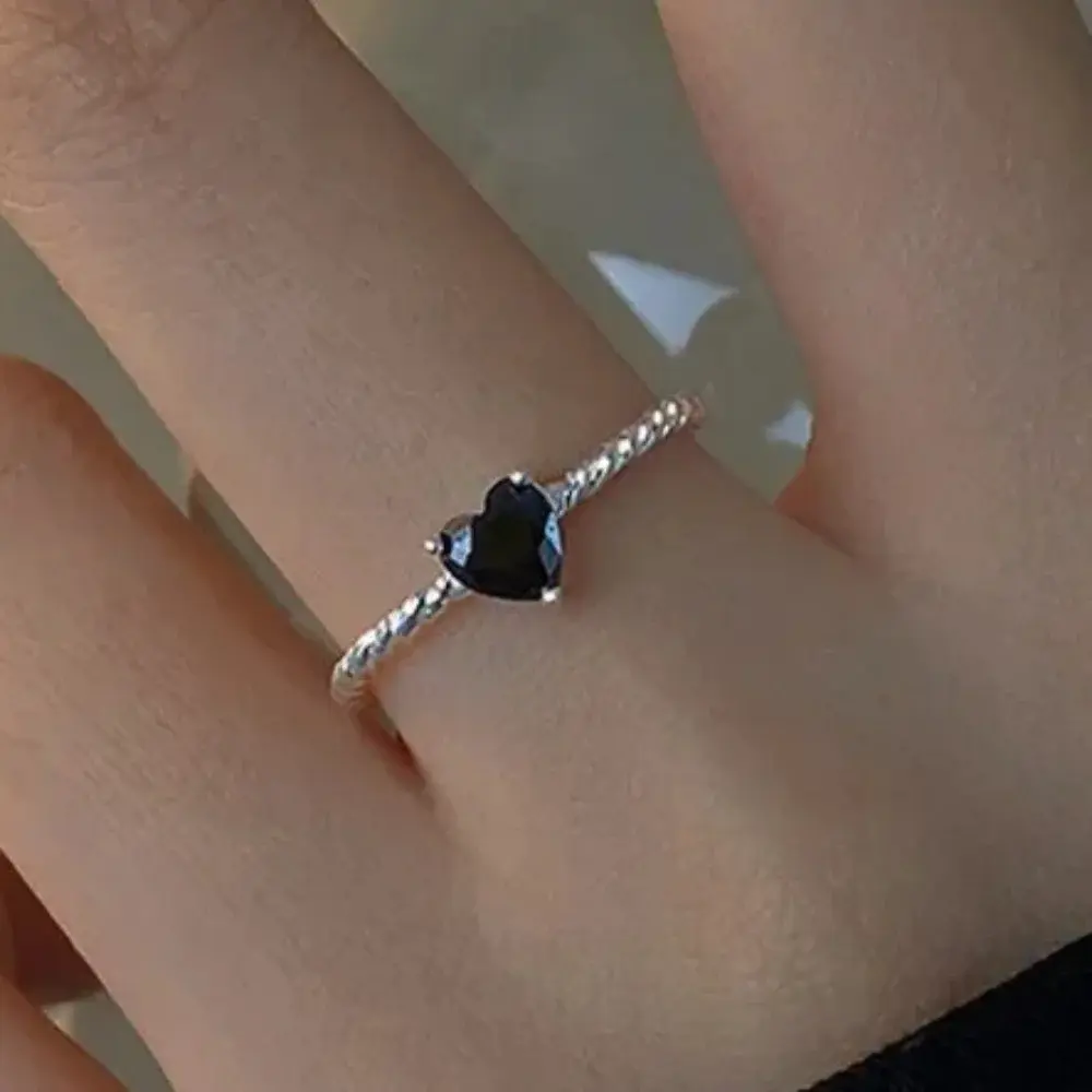 Women Party Sweet Open Ring Elegant Gift Trendy Silver Color Twist Metal Black Rhinestones Heart Charms Rings Fashionable and Versatile Ring