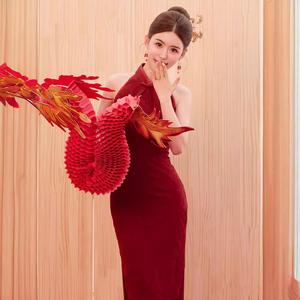 New Chinese style sleeveless hanging neck cheongsam for women Elegant form-fitting outfit for parties, performances, and daily wear In stock