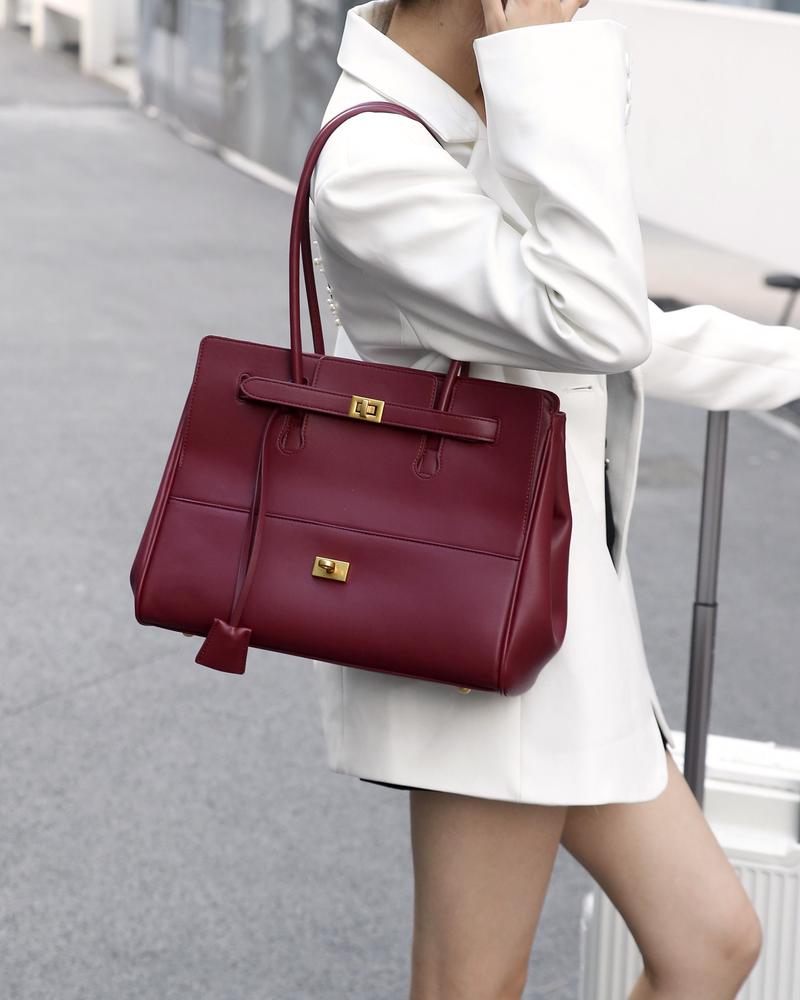 Product Introduction of 2025 New Roden Lock Tote Bag Large Capacity Neutral Motorcycle Wings Style Bag Leather Shoulder Bag Tote Bag 12
