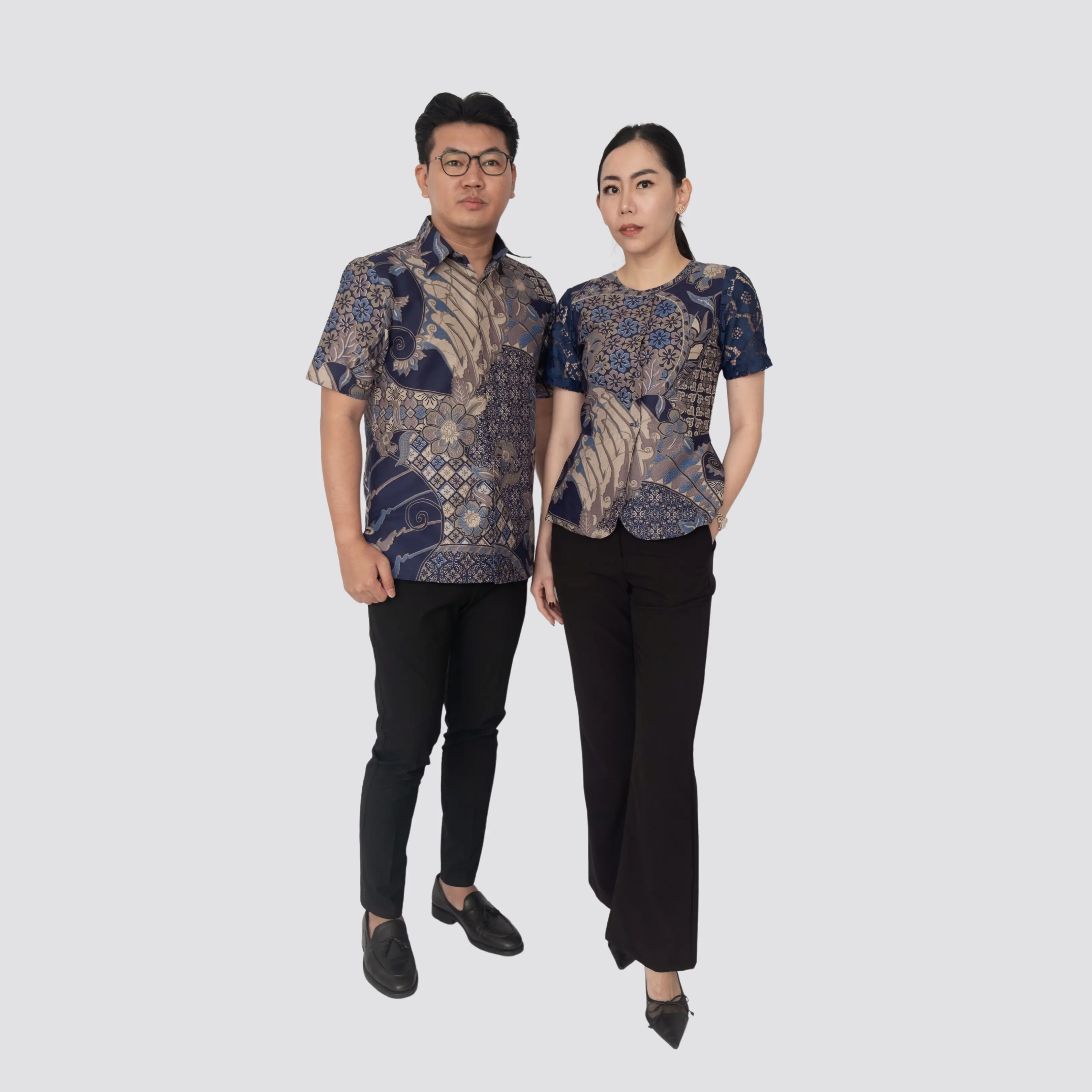 Tradiciobatik Anin Couple Navy Kemeja Pria Lengan Pendek dan Atasan Wanita Kantor Formal Kekinian