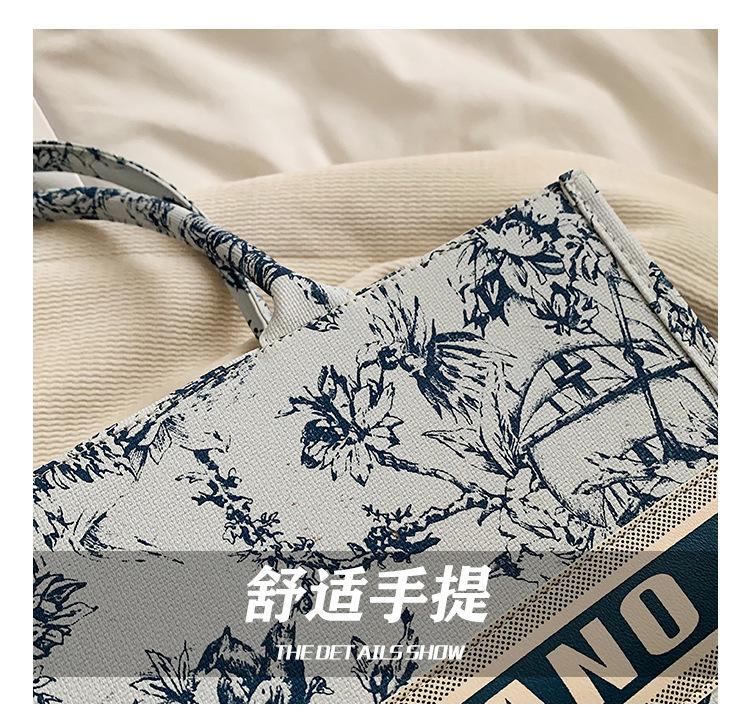 Product Introduction of Trendy Large Capacity Tote Bag for Women 2025 New Fashion Canvas Shoulder Handbag Tote Bag Niche Handbag Wholesale 4