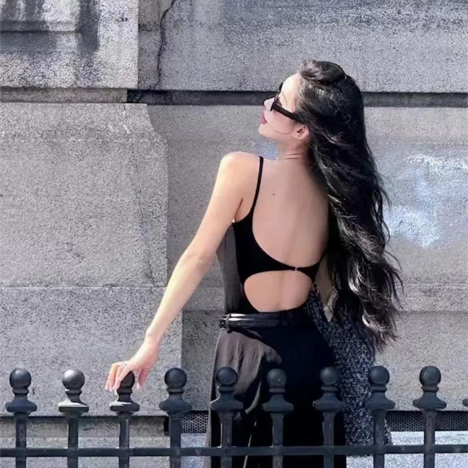 Áo Hai Dây Hở Lưng Cho Nữ, Chất Liệu Thun Gân Tăm Mềm, Mát, Có Mút Liền [R188] Bra Women Màu Trắng Top Màu Đen