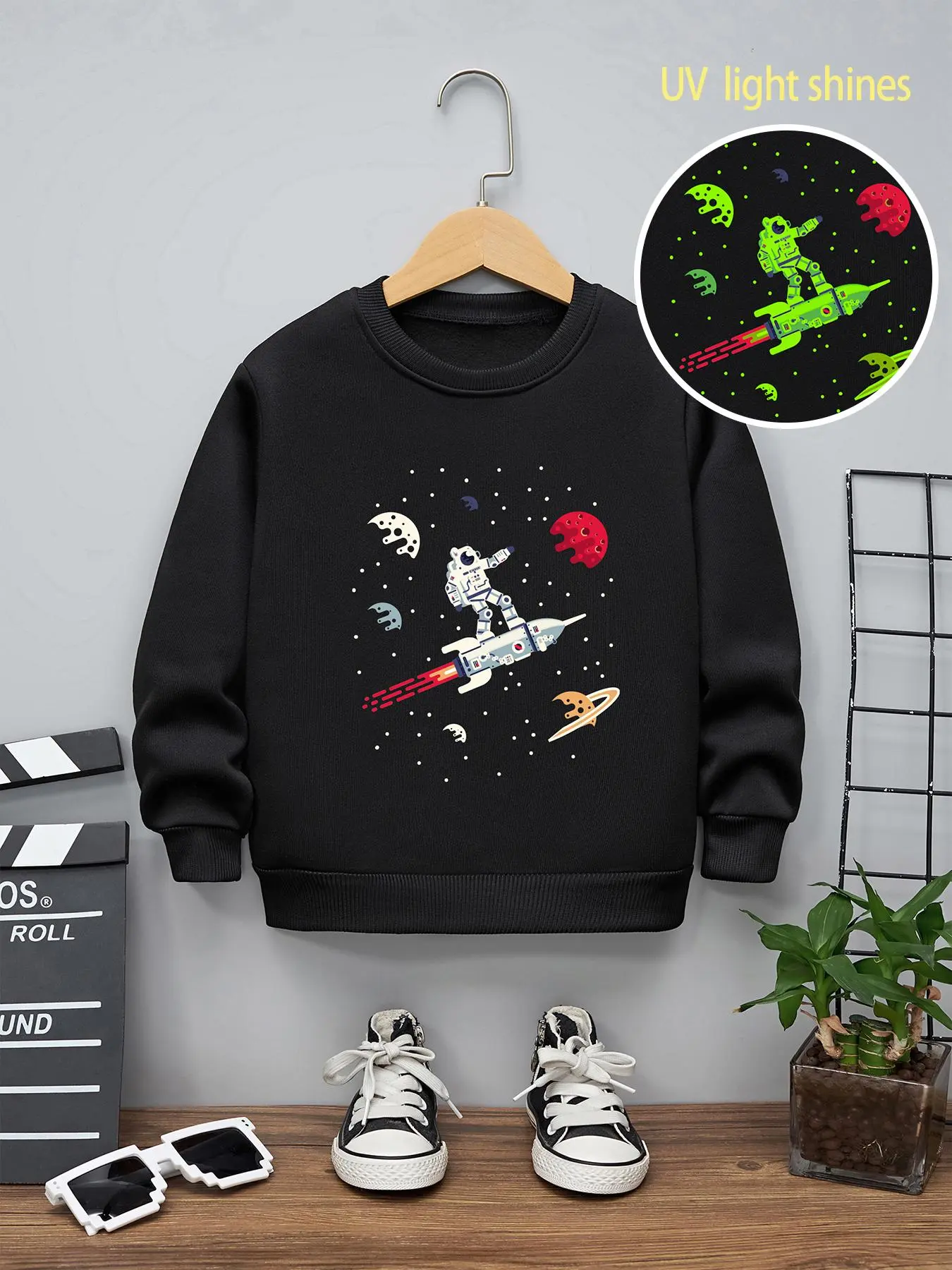 Boys' Reflective Cartoon Astronaut Print Round Neck Sweatshirt, Casual Long Sleeve Crew Neck Pullover for Fall & Winter, Kids Clothes for Daily Wear