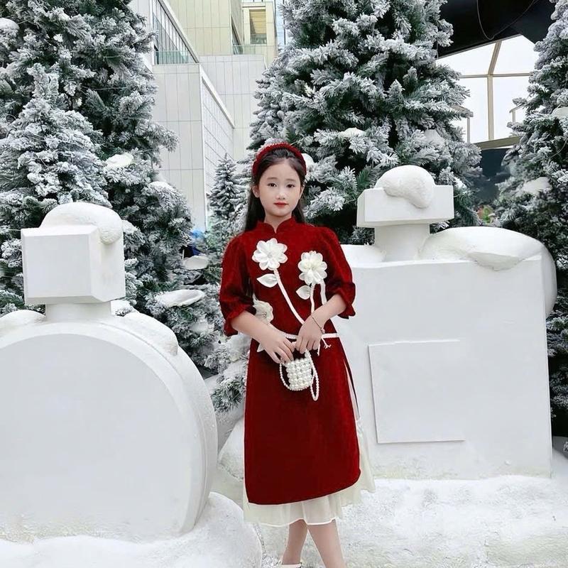Sét áo dài 3 bông hoa : áo dài cách tân nhung tay lỡ phối ba bông hoa trắng nổi + kèm chân váy tơ lụa dáng xoè 2 lớp + kèm bờm xinh cho bé gái từ 8-30kg