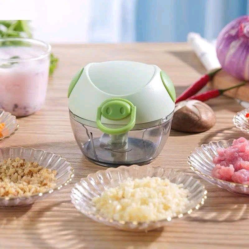 Máy xay tỏi ,ớt mini đa năng tạo hình đầu lợn với 3 lưỡi dao kéo tay xay các loại hạt củ quả tiện dụng