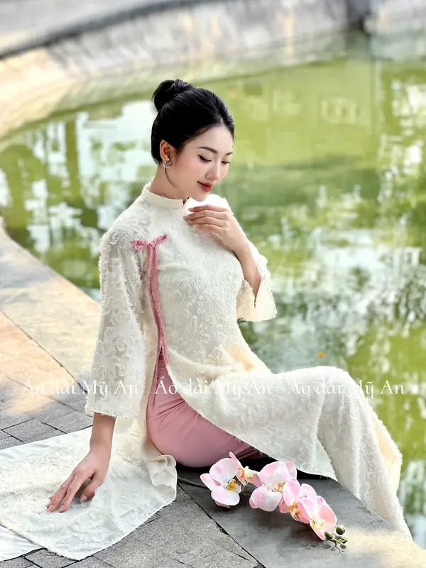 [SẴN HÀNG]Áo dài Tết, áo dài cách tân Hoài An, 4 tà dáng suông lông vũ đính nơ cách điệu, mẫu mới hottrend, đón Tết du xuân 2025,  đi tiệc cưới, nữ, women dress - Áo Dài Mỹ An 5