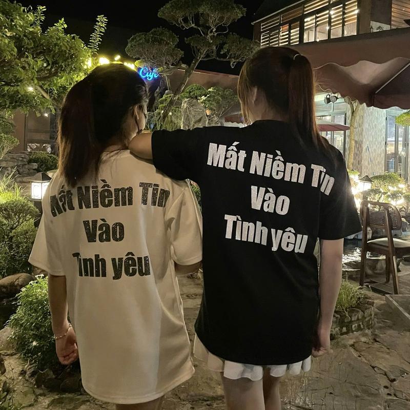 Áo Mất Niềm Tin Vào Tình Yêu In Kim Tuyến Nhũ Chất Poly Mịn From Rộng Dành Cho Nam Và Nữ - Áo Boy Phố,Girl Phố Siêu Hot Trend