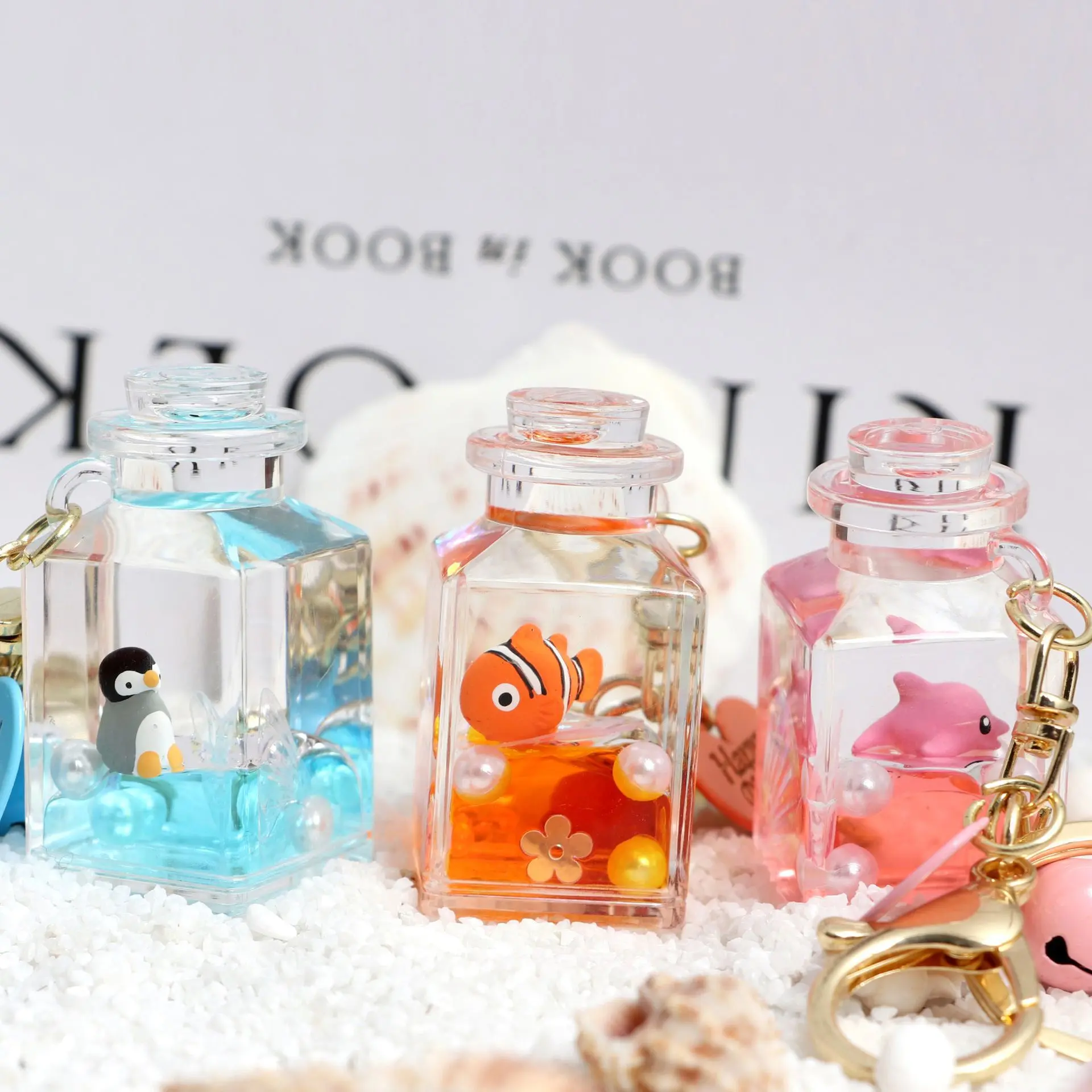 Floating Goldfish Keychain for Men and Women, Exquisite and Cute Drifting Bottle Car Key Pendant, Backpack Decoration, Small Gift