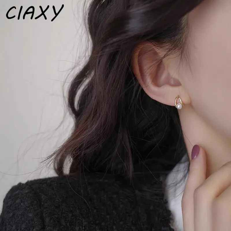 New Fashion Hollow Simulated Pearl Stud Earrings for Women Trend 2023 Korean Style Small Advanced Earring Mom Party Piercing Jewelry
