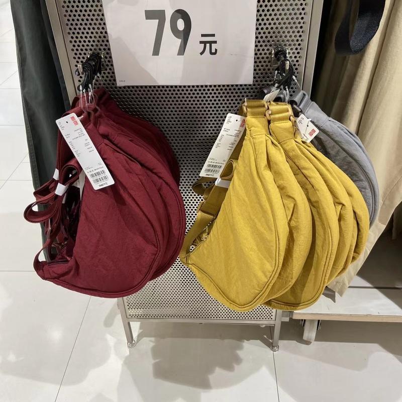 Product Introduction of UJIA Fitting Room Same Style Dumpling Bag New Nylon Bag Messenger Bag Female Student All-Matching Sports and Leisure Shoulder Bag 7