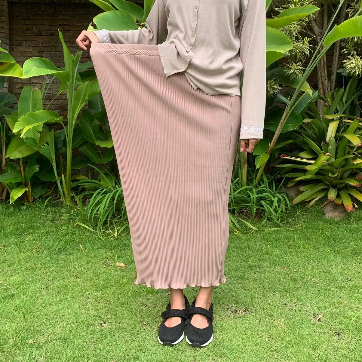 [milihbeau] Wavy Pleats Skirt / rok bumil friendly span plisket gelombang formal informal tidak terawang ringan kekinian hits untuk kuliah kerja jalan hangout kencan kondangan Polos Slim-fitting Santai panjang maxi Hitam Putih