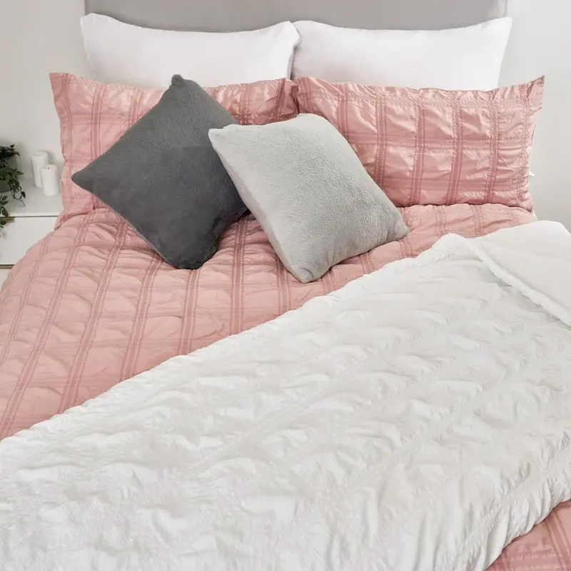 Sienna Seersucker Bedspread Throw - White 2