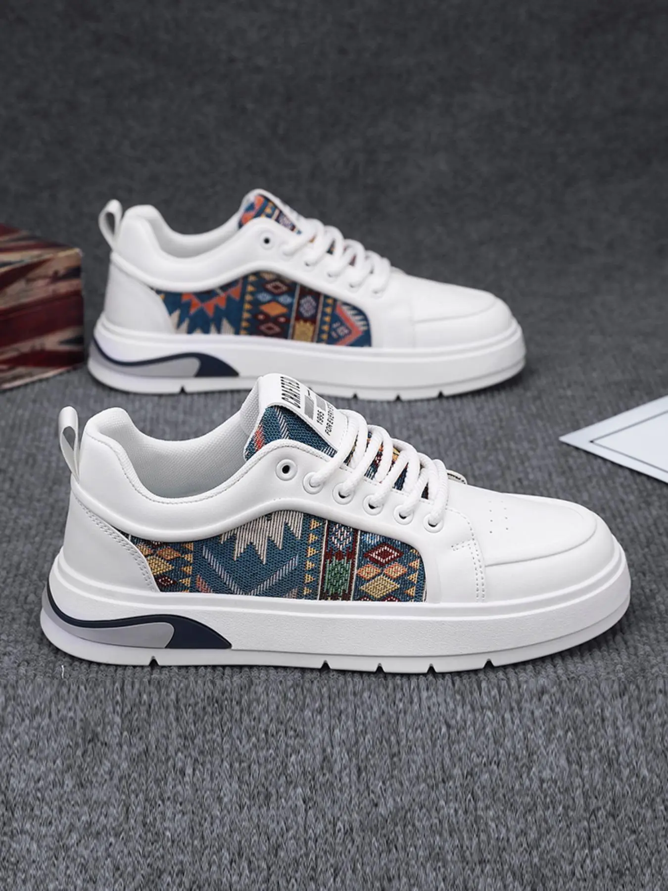 Men's Fashionable Geometric Pattern Low Top Sneakers, Casual Comfortable Breathable Sports Running Shoes, Male All-match Round Toe Shoes for Daily Wear