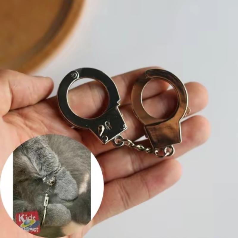  Móc khoá mô hình còng số 8 tí hon đáng yêu 