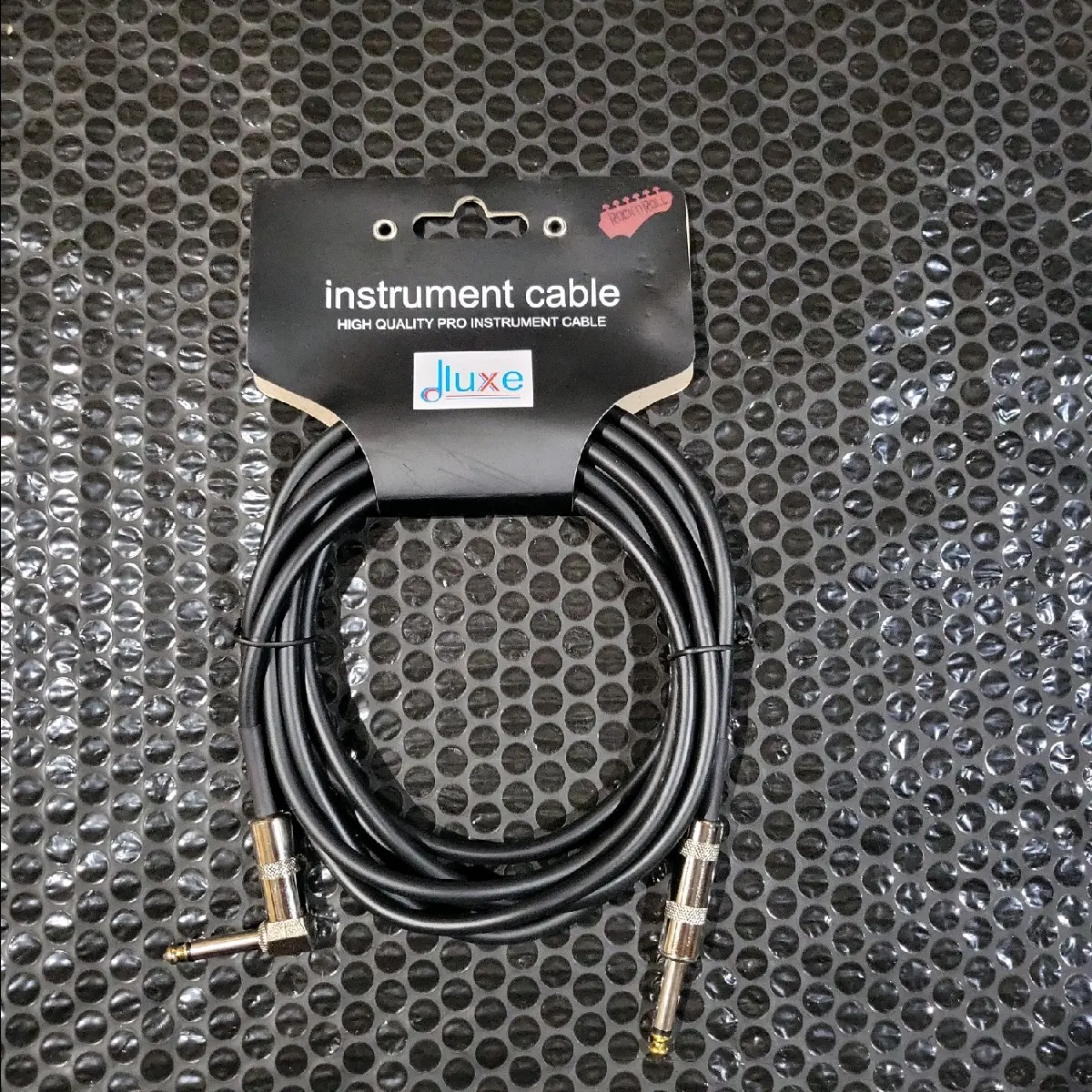 kabel jack original dluxe panjang 3 meter dan 6 meter . bisa untuk gitar, bass, keyboard dan drum