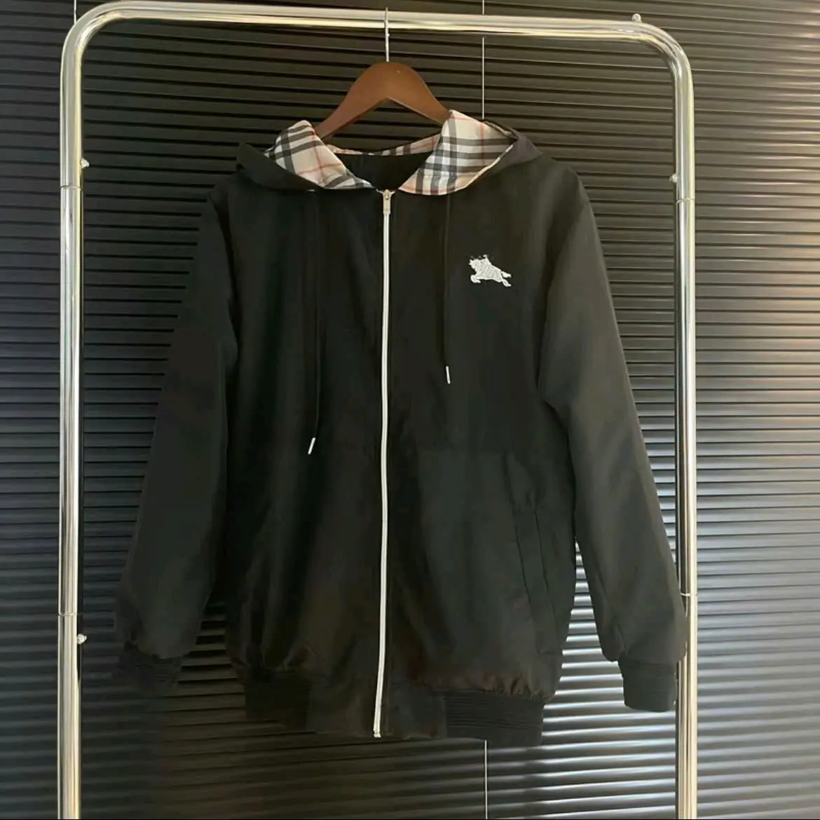 Áo Khoác Gió Nam BBR Họa Tiết Logo Thêu Ngực, Hàng 2 Lớp Có Mũ HT Menswear Jean Jacket