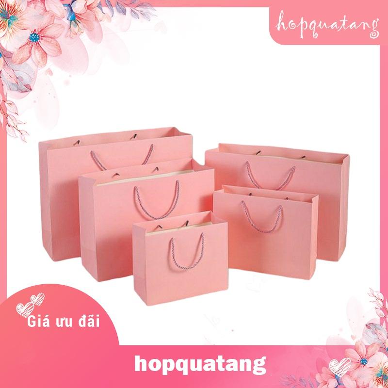 Túi quà tặng giấy cứng quai vải màu hồng cao cấp có nhiều size