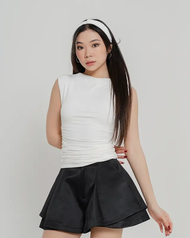 Evertops -1.0 / Lilou Ruched Top / Atasan Wanita Polos Slim-fitting 3