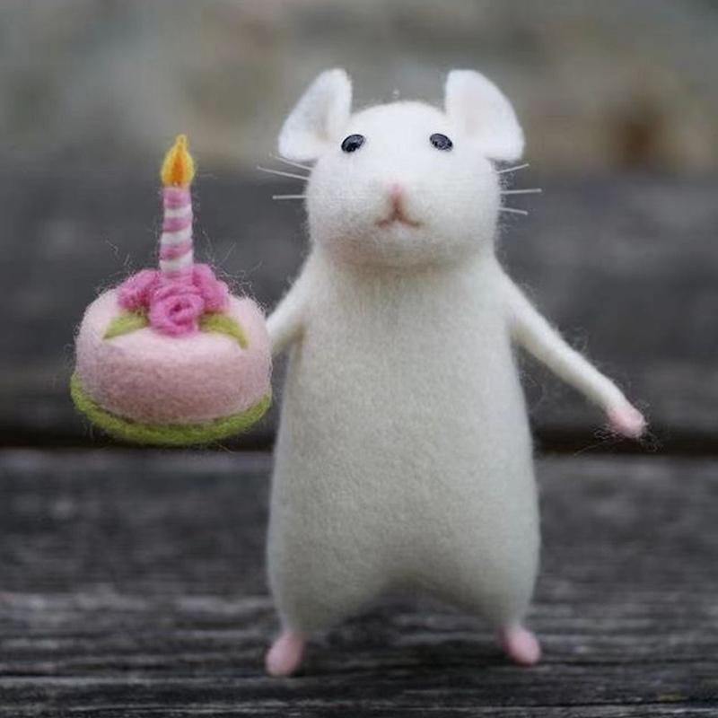 Product Introduction of Handmade Wool Felt Animals Figurine DIY Wool Felt Cute Mouse Christmas Halloween Ornament Mouse with A Pumpkin Xmas Home Decor 5