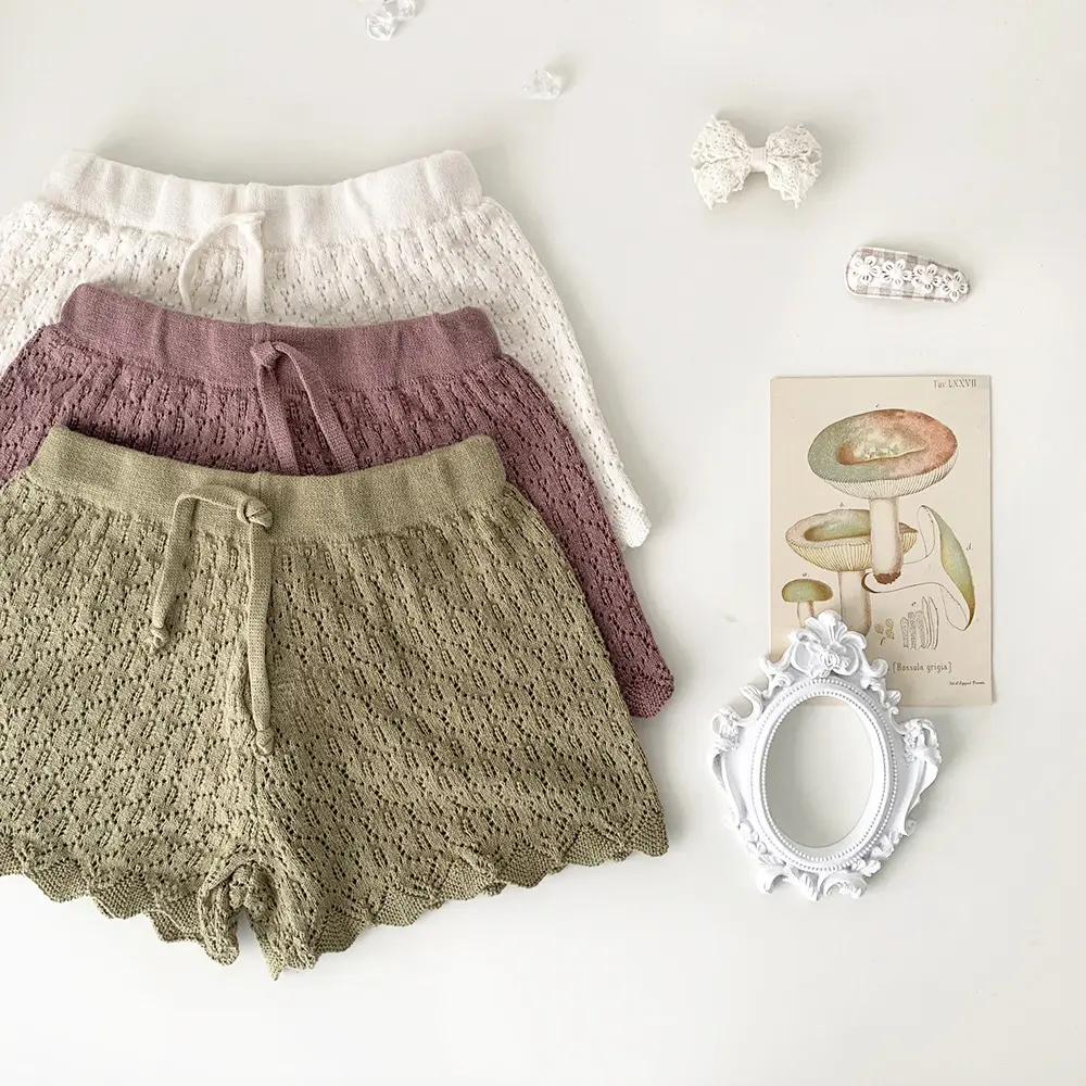Quần short len dệt kim bé gái