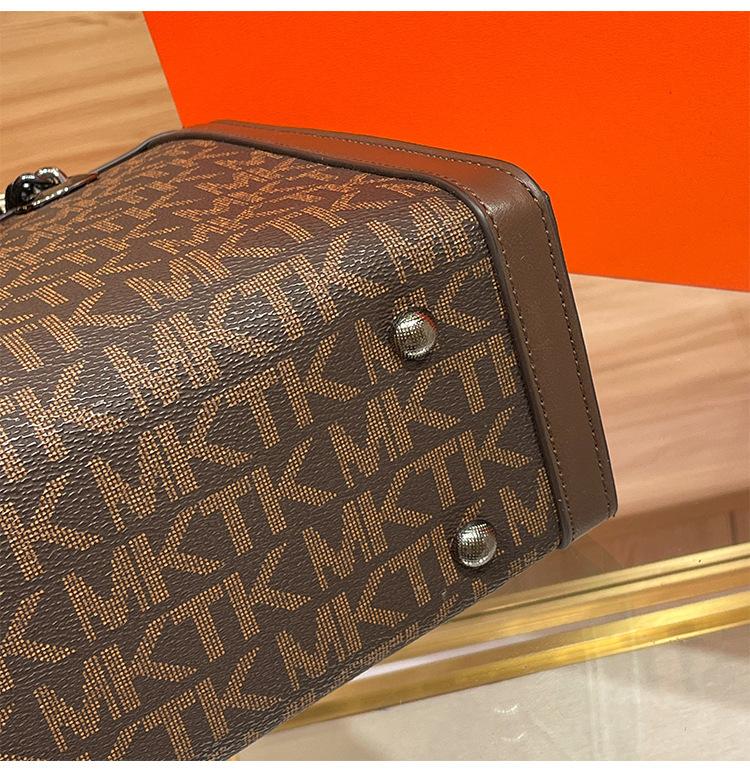 Product Introduction of Senior Sentong Qin Tote Big Bag 2023 New Fashion Large Capacity Versatile Chain Bag Women's Shoulder Messenger Bag 18