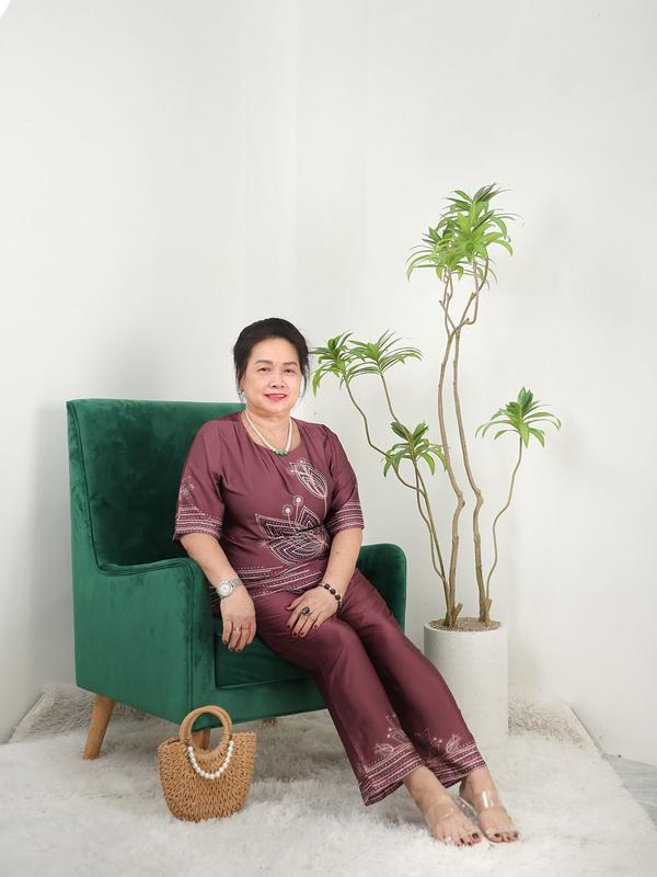 E252 - Đồ trung niên nữ HUY HÀ, chất vải lụa tơ tăm, áo cổ tròn quần 9 tất Women Top 3
