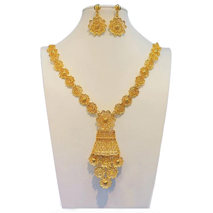 Product Introduction of Dubai Gold-Plated Flower and Water Chestnut Shape Pendant Necklace and Earrings Two-Piece Set Elegant Bride Jewelry Set 2