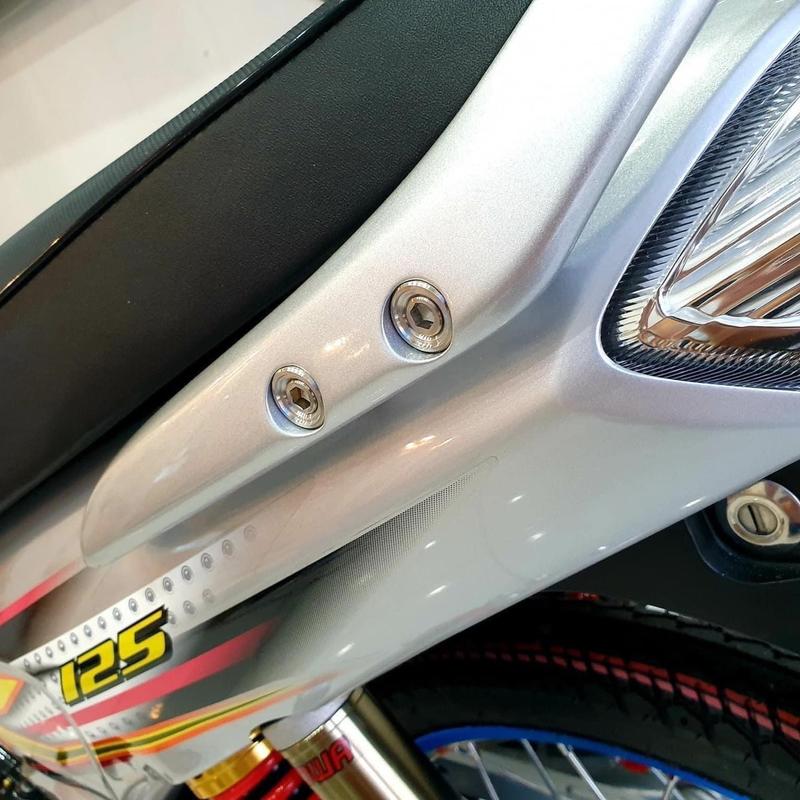 KHÂU KÈM ỐC INOX304 LẮP VỊ TRÍ CẢNG SAU FUTURE 2 Phụ Tùng Inox ( không kèm cảng )