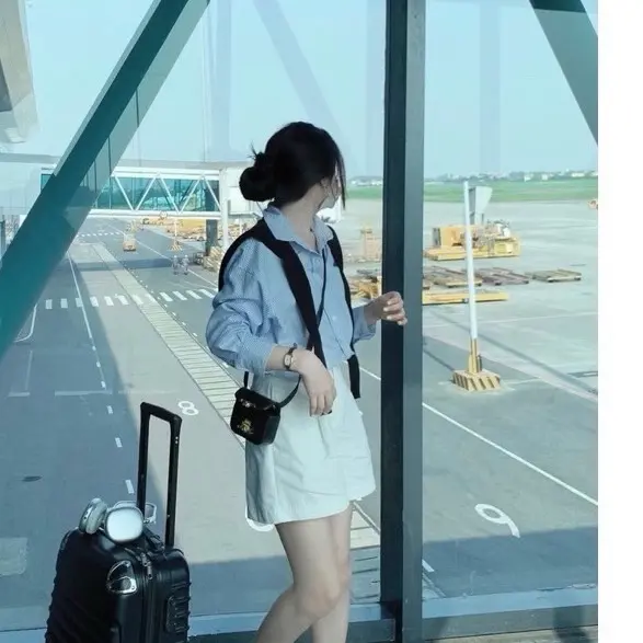 Sét áo somi nữ  kẻ sọc xanh phối choàng cổ quần short trắng 0