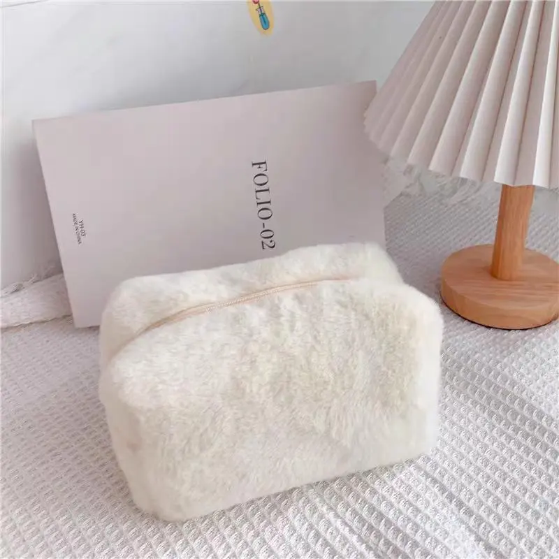 GS Fluffy Luxe Pouch: Pouch Kosmetik Bulu Halus Premium, Kotak Pensil Multifungsi | Korean Cute Style PKT0003