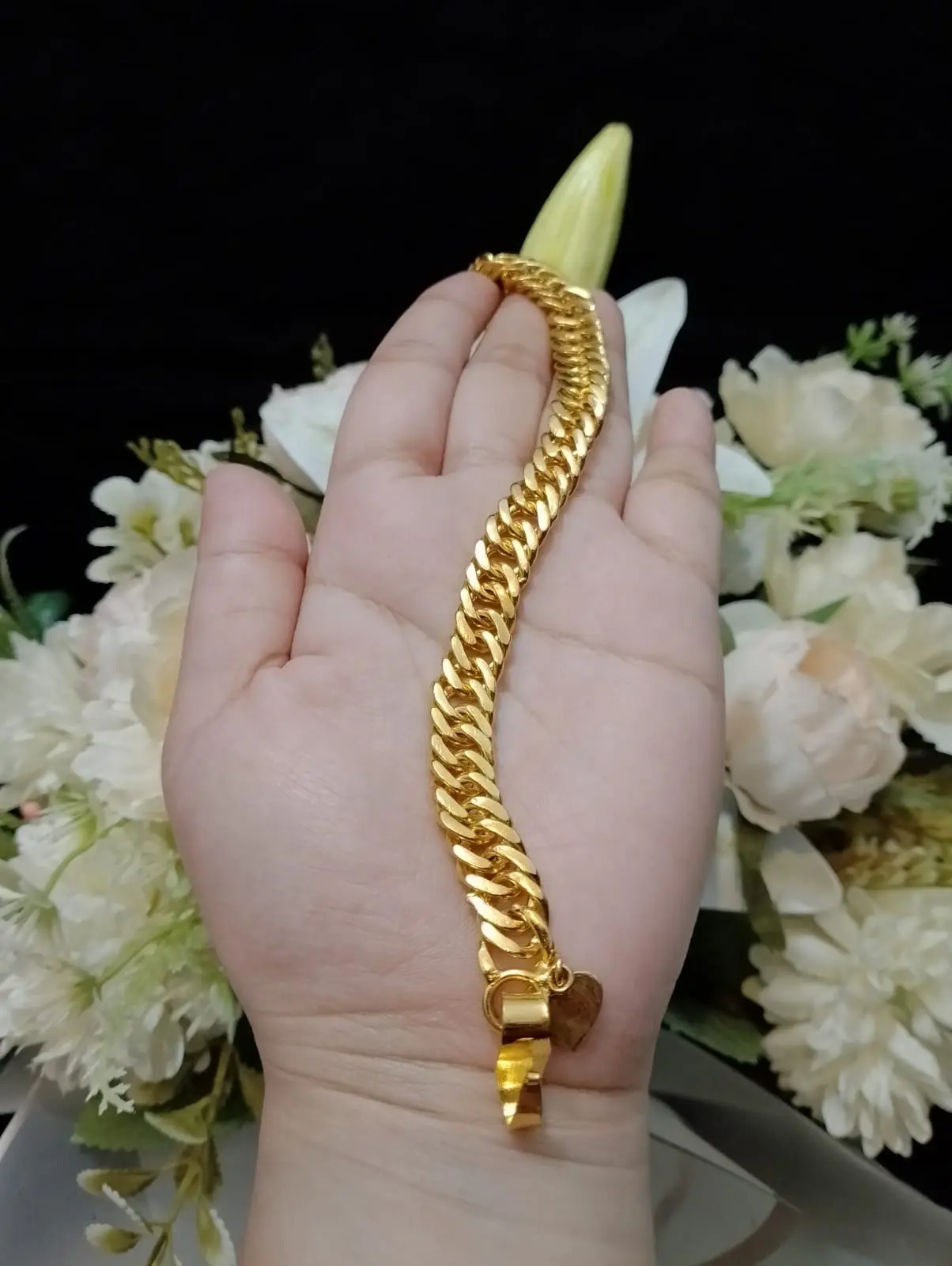 Perhiasan Gelang Rantai Love Termewah