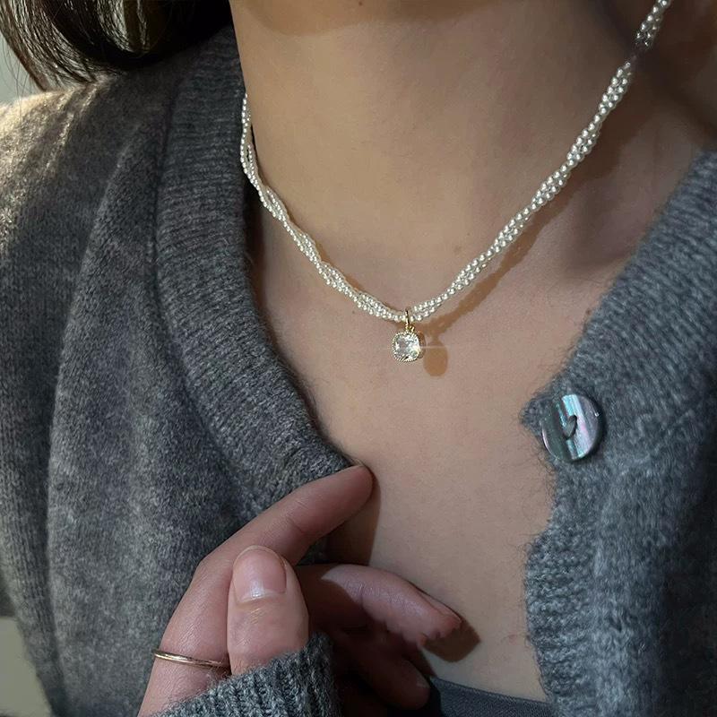 Product Introduction of Pearl Necklace for Women, Niche Light Luxury Design, High-end Fashionable Temperament, Clavicle Chain, Choker, Sweater Chain, Bead Chain 10