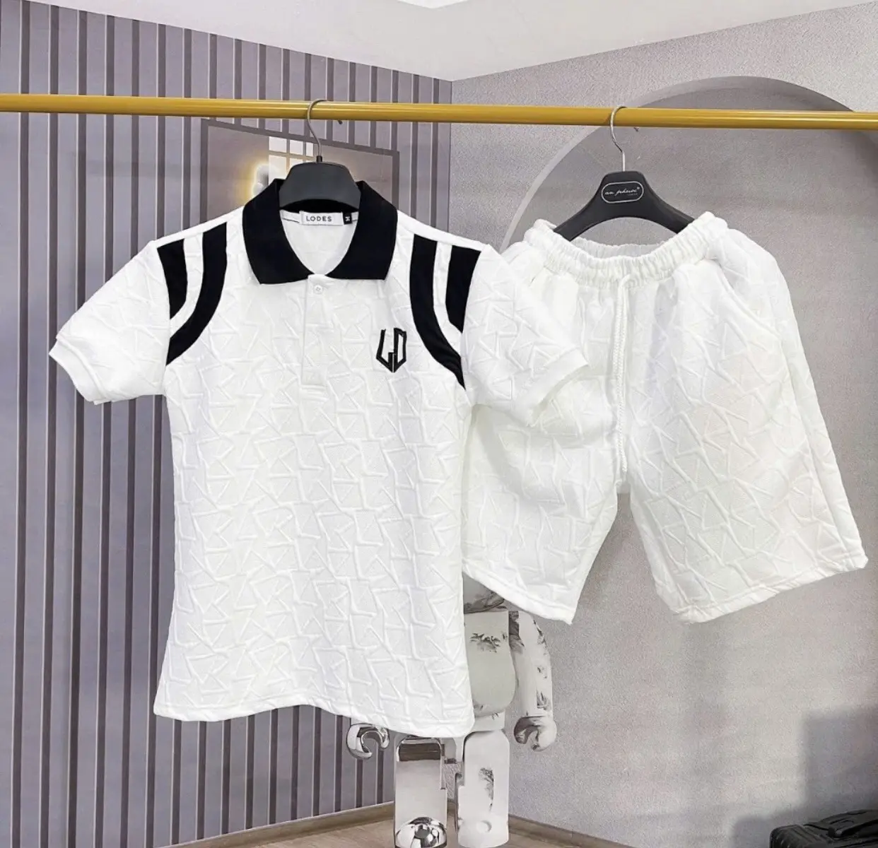 Bộ Quần Áo Thun Nam Nữ Chất Xốp Đứng Form LD Cổ Trụ Phối Vai - Menswear