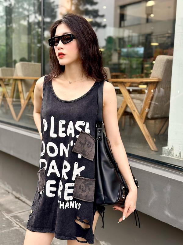 Áo ba lỗ mickey chữ trắng vá hằng tống qc